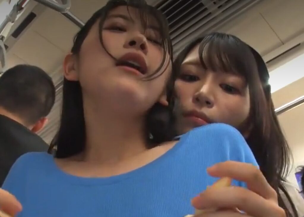 痴漢から始まるレズ物語！ミニ電マで両乳首を責められるｗ