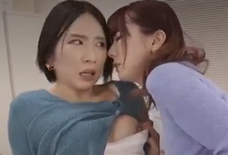 おまんこひくひくしてる！盛ったOLがオフィスでレズセックスｗ